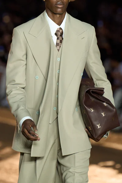 Look 1